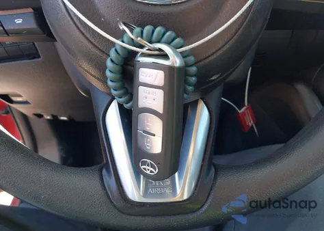 2019 Toyota Yaris Le z USA, uszkodzony, nr VIN 3MYDLBYV3KY521373